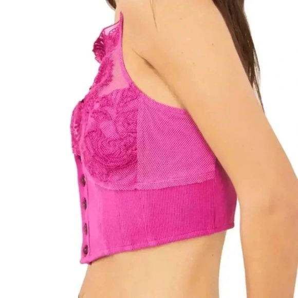 Free People Have My Heart Cami  🙌🏻✨⏰💭🤝⌛️ Eyelet Detail & sweet button detail - Picture 8 of 15